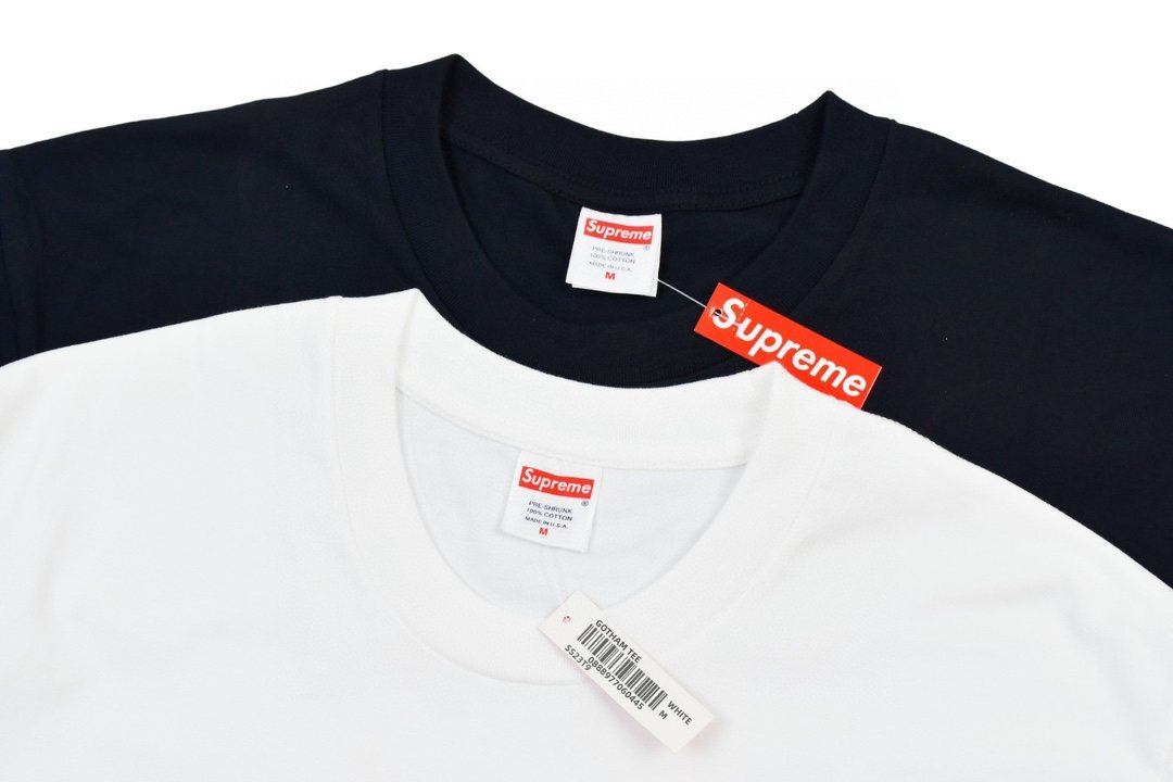 Supreme Gotham Skyline Graphic T-Shirt — neck_label